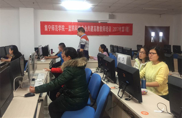 教师在世界杯官网培训_副本.jpg